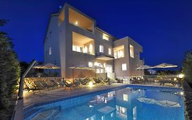 Deluxe Villa No.10 - Rooms & Apartments
